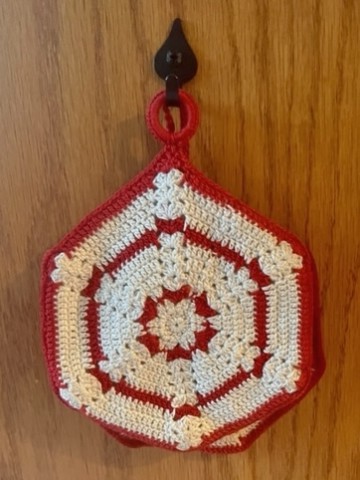 Retro Pentagon Potholder - Free Crochet Pattern